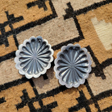 Load image into Gallery viewer, The Shelbie Conchos - Pink Conch