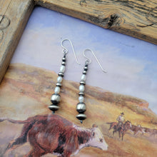 Load image into Gallery viewer, The Sioux Pearl Earrings