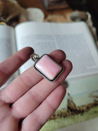 The Harriet Rectangle Pendant - Pink Conch