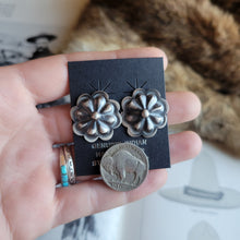 Load image into Gallery viewer, The Laura Conchos