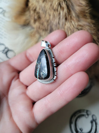 The Annie Triangle Pendant - Blackjack