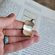 Load image into Gallery viewer, Feather Hoops - 1.25&quot;