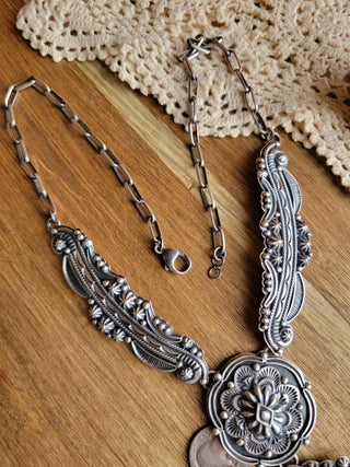 The Leo Necklace - Black Jack