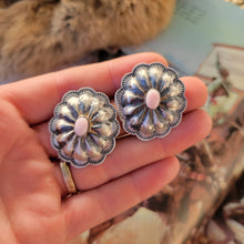 Load image into Gallery viewer, Pink Conch Conchos