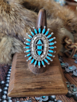 The Evonne Needlepoint Cluster Ring - Sz 8 - Kingman