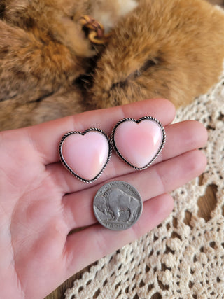 The Mabel Heart Studs - Pink Conch