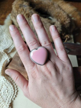 The Lonesome Heart Ring - Sz 8 - Pink Conch