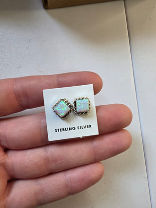 Elizabeth - Opal stud