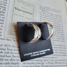 Load image into Gallery viewer, Feather Hoops - 1.25&quot;