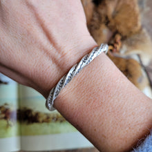 Load image into Gallery viewer, The Twister Cuff