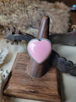 The Lonesome Heart Ring - Sz 8 - Pink Conch