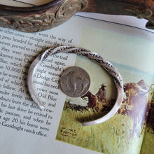 Load image into Gallery viewer, The Twister Cuff