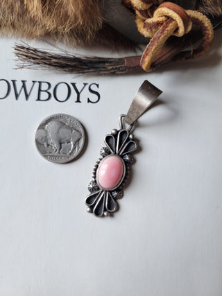 The Barrett Pendant - Pink Conch