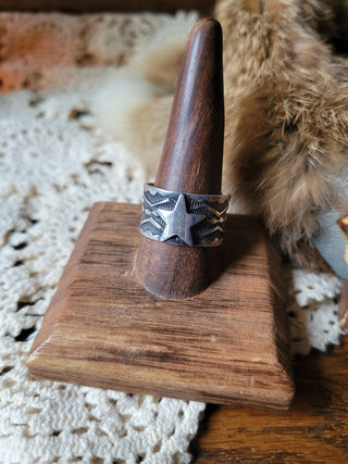 Sunshine Reeves Star Cigar Band Ring - Sz 11.5
