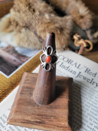 The Kate Ring Sz 4 - Coral - Vintage