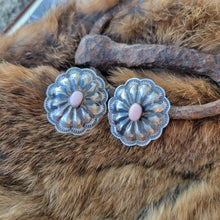 Load image into Gallery viewer, Pink Conch Conchos