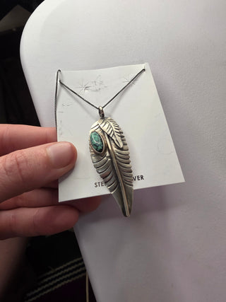Jimi - feather necklace