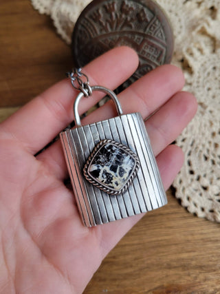 The Daisy Lock Necklace - White Buffalo