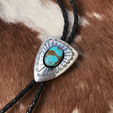 Load image into Gallery viewer, Arrowhead Bolo